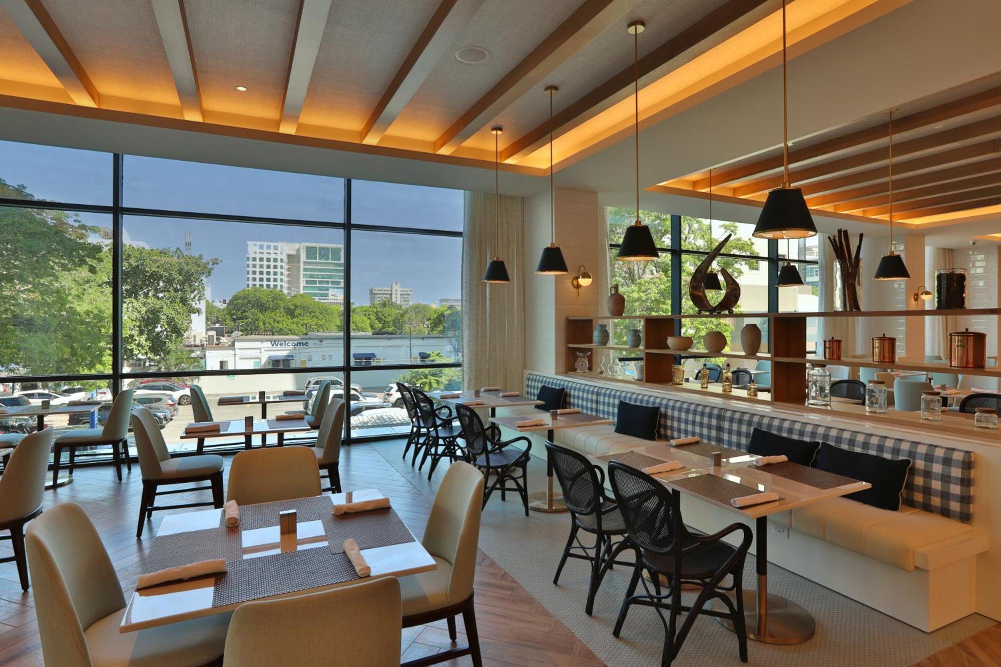 Hotel Courtyard By Marriott Santo Domingo Piantini Exterior foto