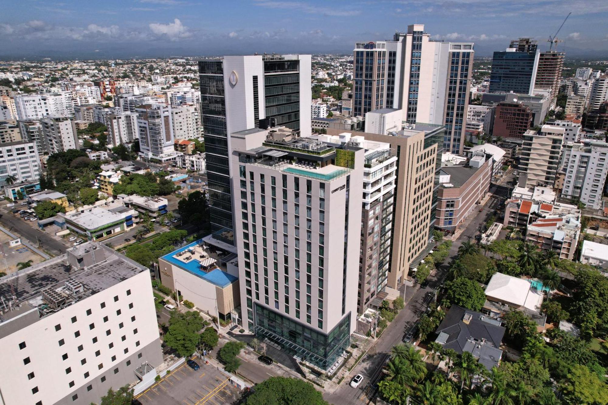 Hotel Courtyard By Marriott Santo Domingo Piantini Exterior foto
