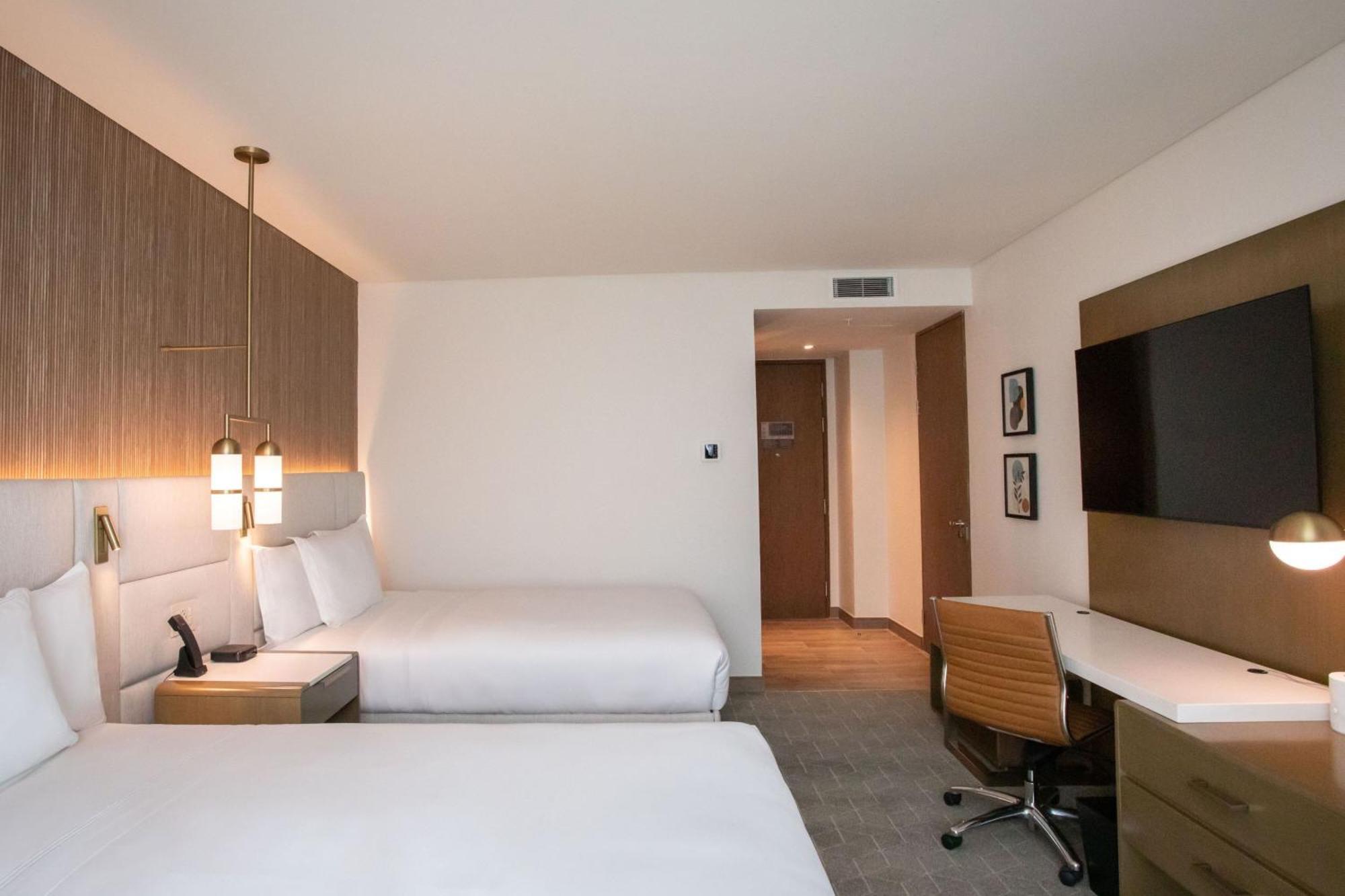 Hotel Courtyard By Marriott Santo Domingo Piantini Exterior foto