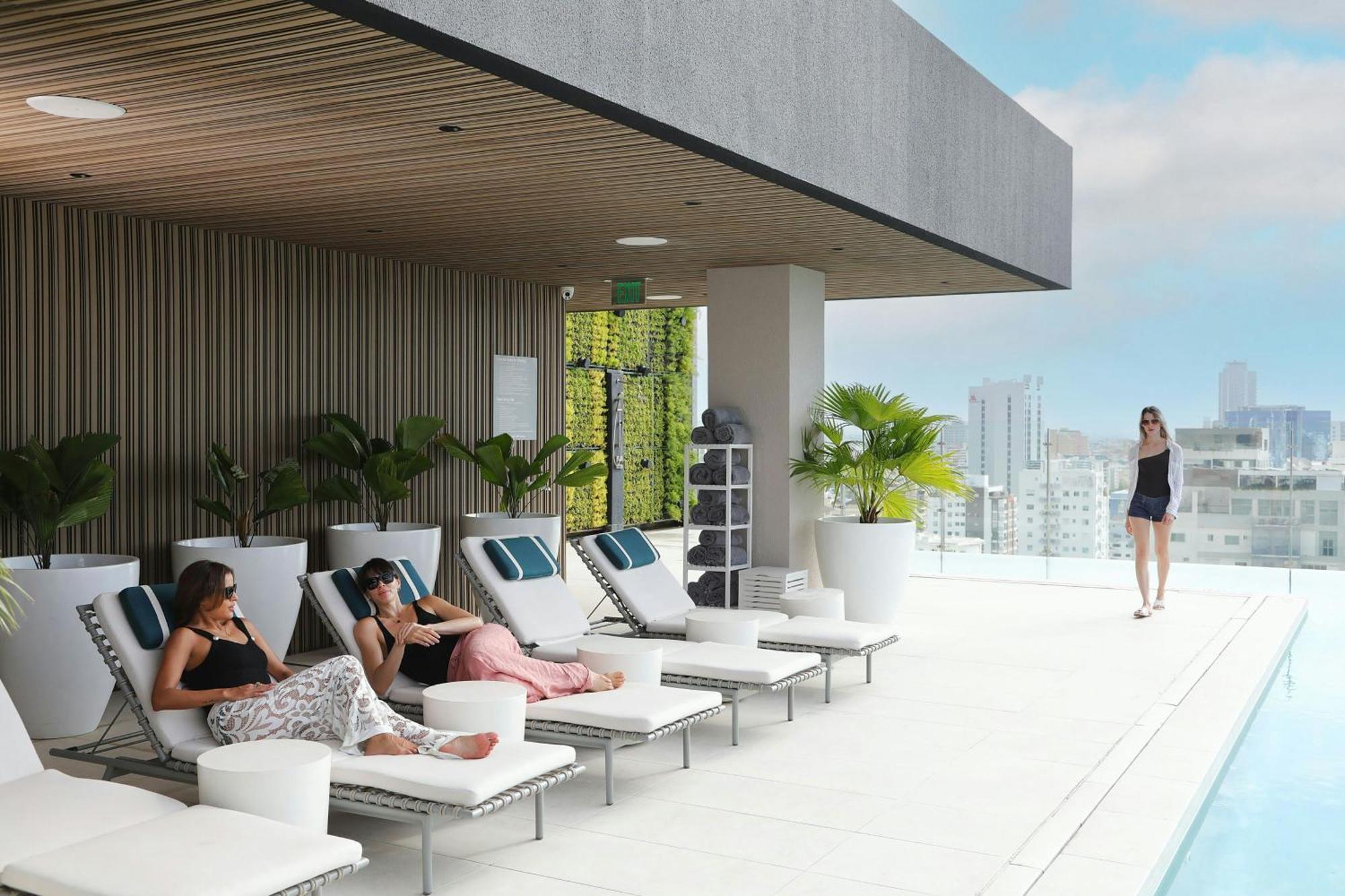 Hotel Courtyard By Marriott Santo Domingo Piantini Exterior foto