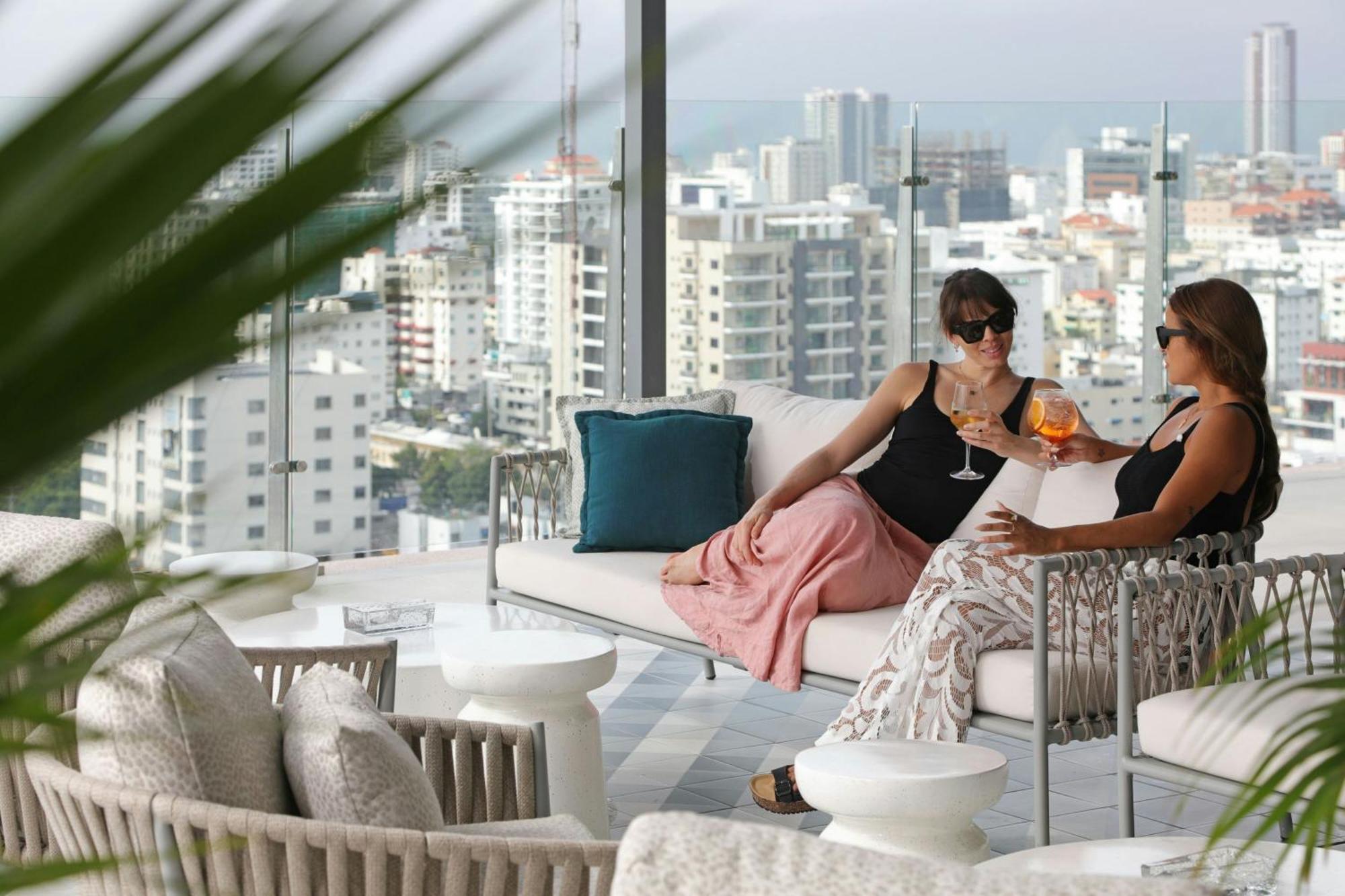Hotel Courtyard By Marriott Santo Domingo Piantini Exterior foto